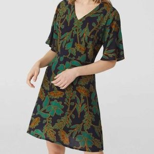 NICE THINGS BIG FLOWER V-NECK DRESS